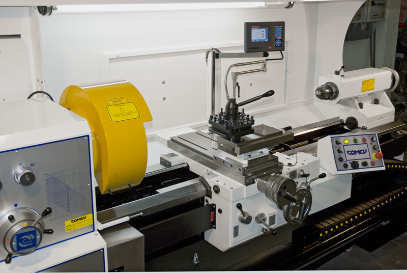 Robuste Konstruktion der COMEV CM-Drehmaschine